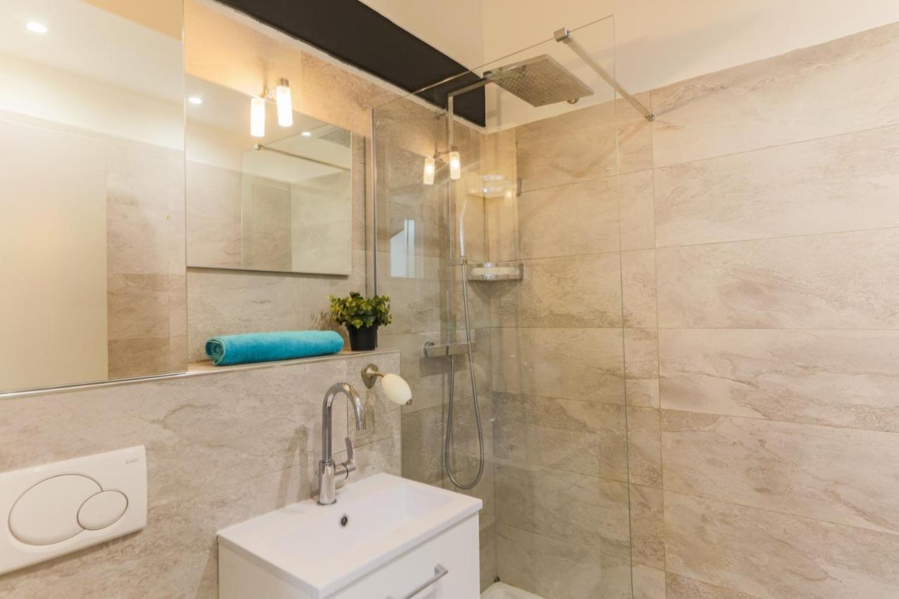 ניס The Liberty Ap4200 By Riviera Holiday Homes מראה חיצוני תמונה